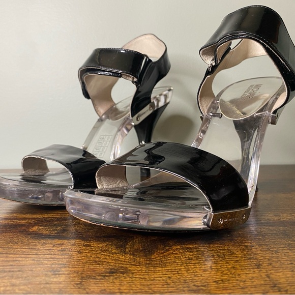 Michael KORS LANI BLACK MK LOGO LUCITE FOOTBED SANDALS Size 8 - Picture 1 of 9